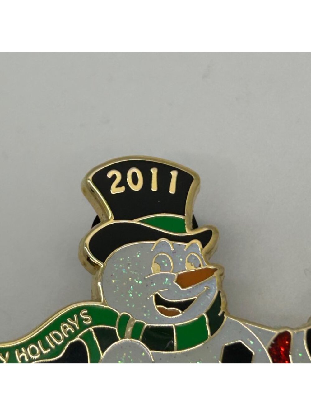 Hard Rock Cafe New York 2011 Happy Holiday Snowman Guitar Enamel Pin Collectible - Picture 3 of 14